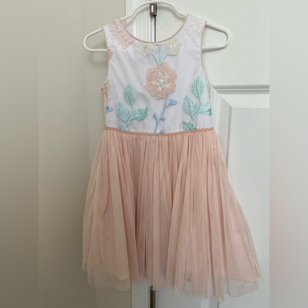 Size 4 very classic dress. Almost new
